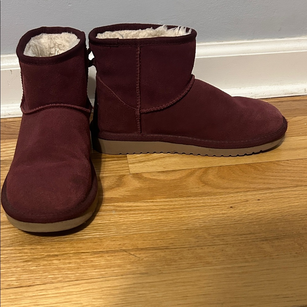 Koolaburra by UGG Cozy Burgundy Ankle Boots